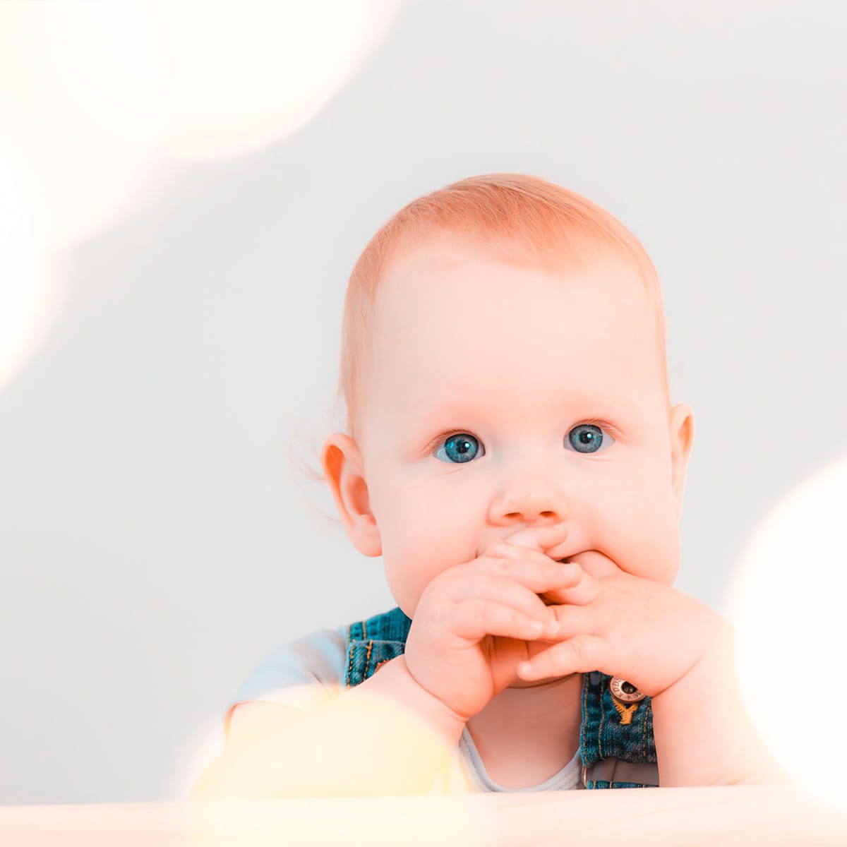 Natürliche Babyfotografie in Stephanskirchen – liebevolle Babyfotos bei dir zuhause babyfotograf-stephanskirchen.jpg