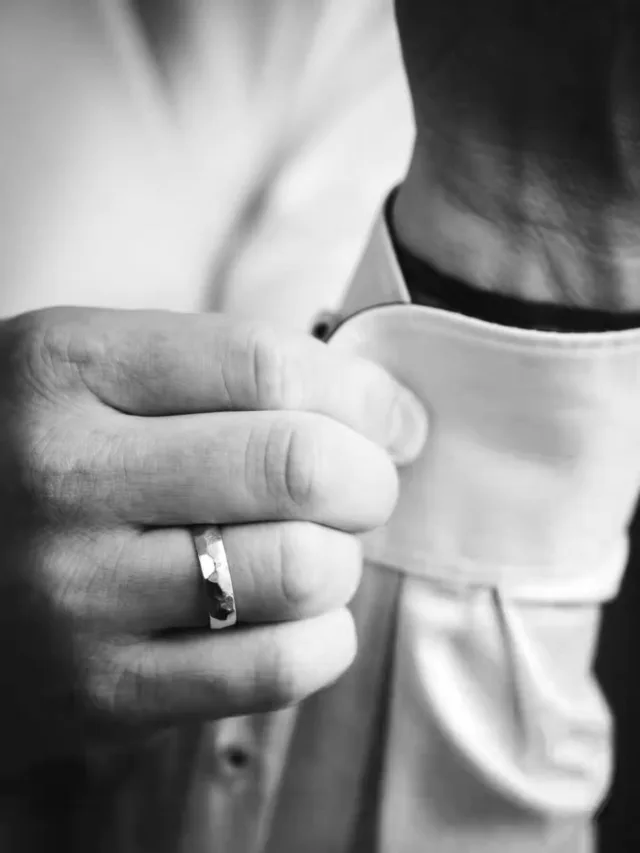 Schwarz/Weiß oder Farbe? Was sieht besser aus? 🤔 #getreadyshooting #menshooting #hochzeitsfotografie #dermobilefotograf #dmf