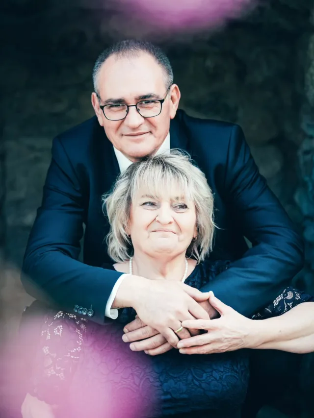 Hier mal ein Klassiker an Hochzeitspose 😊
#Brautpaarshooting #hochzeitsfotografie #dermobilefotograf #posing #marriage