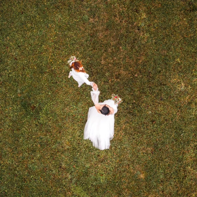 Lovely moments 🥰 #drohnenaufnahme #hochzeitsfotografie #brautpaarshooting #dermobilefotograf #hochzeitsreportage