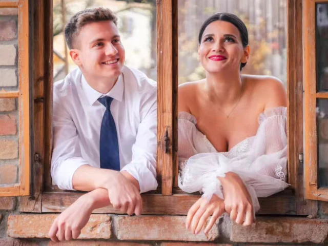 Manche Bilder brauchen gar nicht viel, weil die Stimmung schon alles erzählt.
Dieses Innehalten, dieses Miteinander, dieser Blick in dieselbe Richtung — genau daraus entstehen oft die stillen Momente, die bleiben.
#hochzeitsfotografie #brautpaarshooting #weddingdetails #dmf #dermobilefotograf