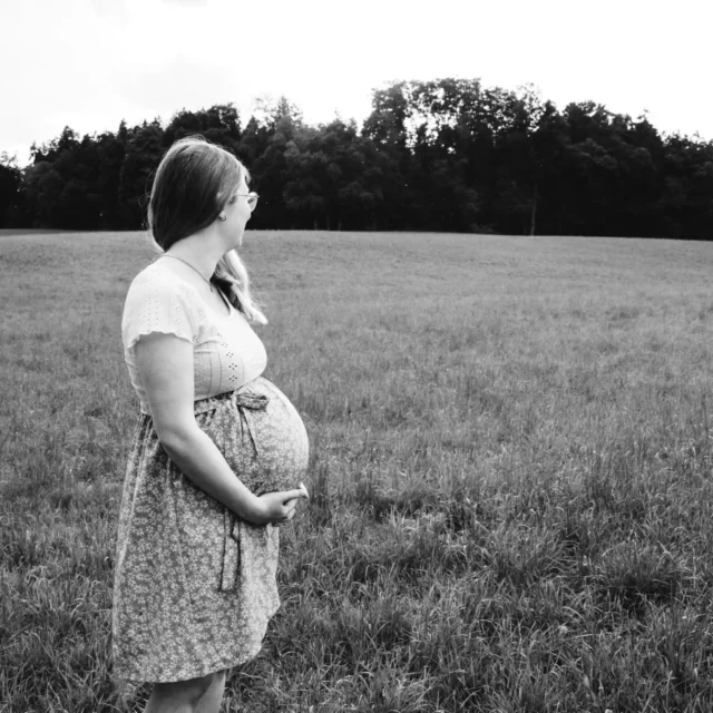 Ein kleines Wunder auf dem Weg und schon jetzt so viel Liebe im Herzen.
Diese besondere Zeit vergeht viel zu schnell — umso schöner, wenn man sie mit Fotos für immer festhalten kann.
#babybauchshooting #schwangerschaftsliebe #momtobe #dmf #dermobilefotograf