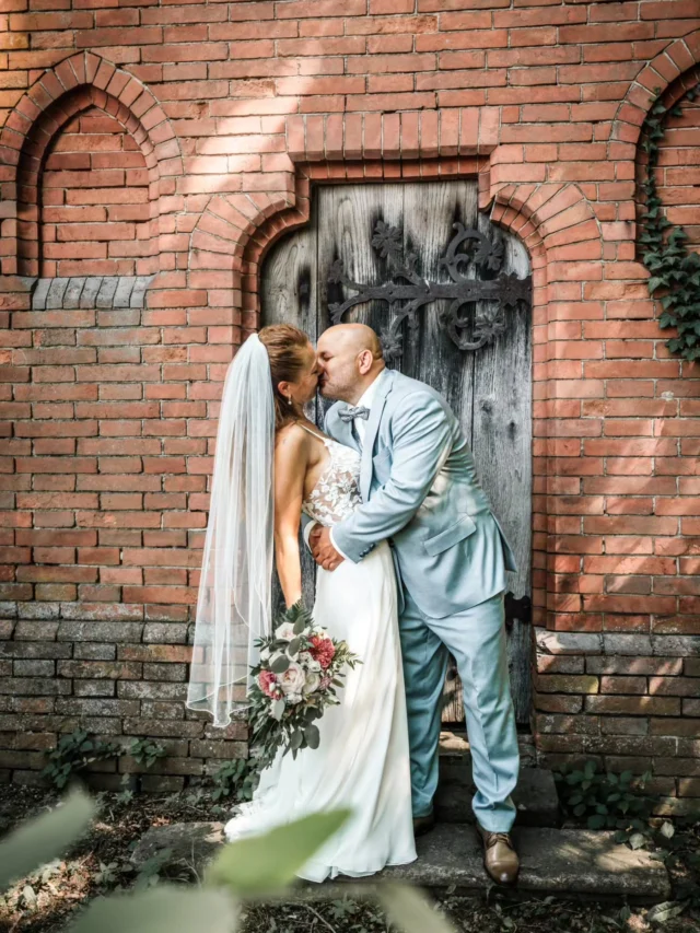 Traumhochzeit vor Traum-Kapelle 🤗😊
#traumhochzeit #hochzeitsfotografie #dermobilefotograf #einfachentspannt  #erinnerungenfürsleben